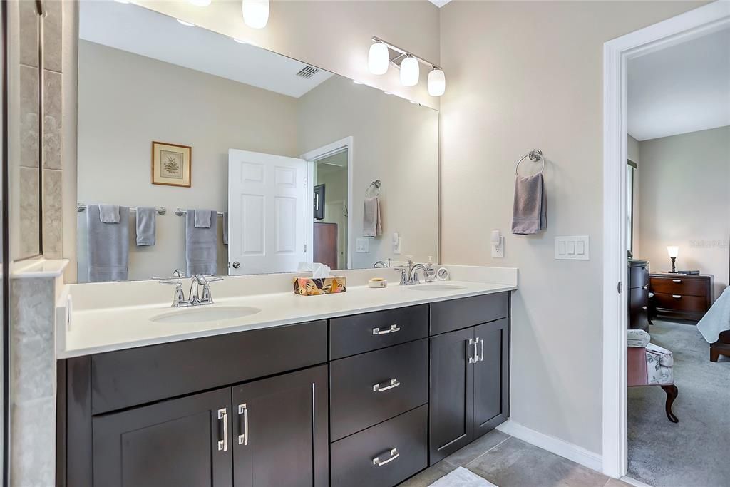 En Venta: $439,000 (3 camas, 2 baños, 2240 Pies cuadrados)