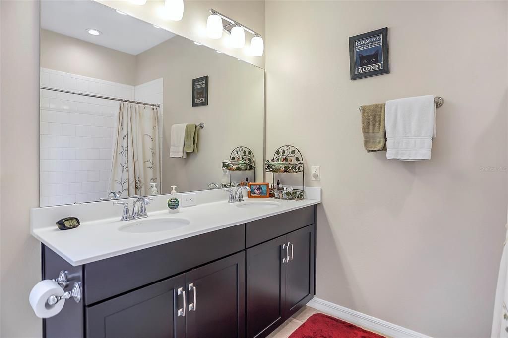 En Venta: $439,000 (3 camas, 2 baños, 2240 Pies cuadrados)