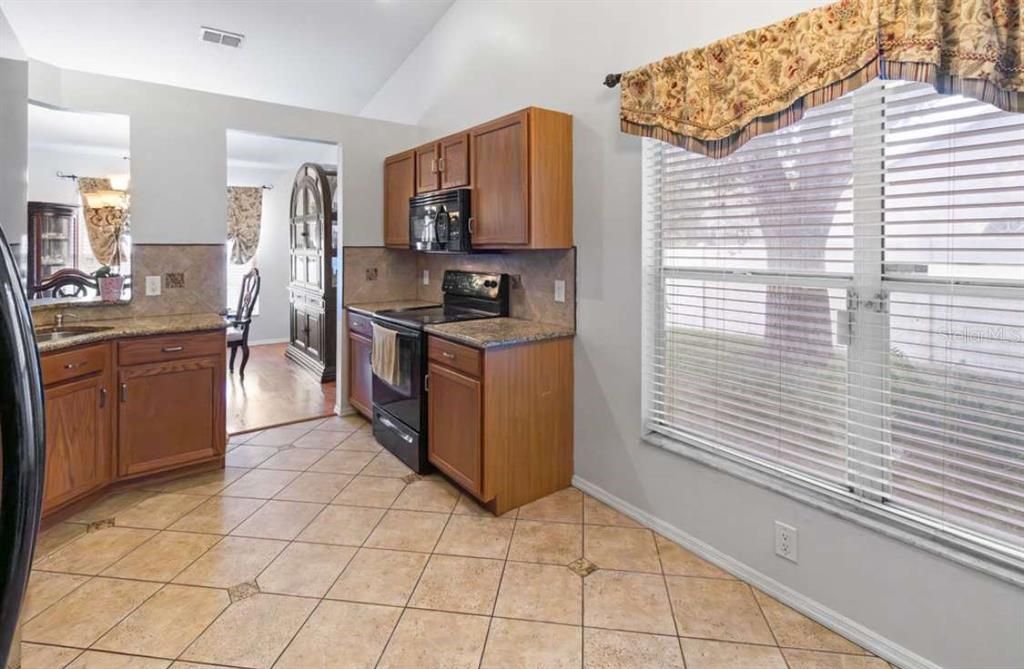 Под контрактом: $329,000 (3 спален, 2 ванн, 1505 Квадратных фут)