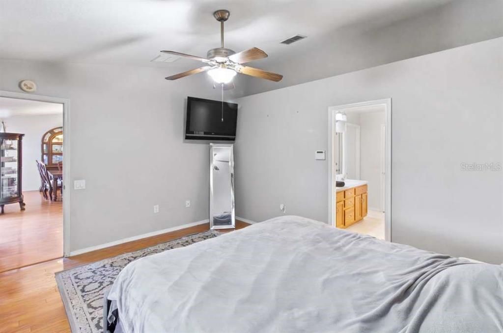 Под контрактом: $329,000 (3 спален, 2 ванн, 1505 Квадратных фут)