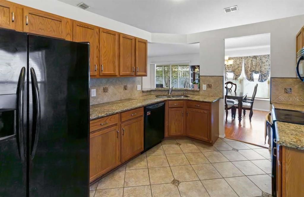 Под контрактом: $329,000 (3 спален, 2 ванн, 1505 Квадратных фут)