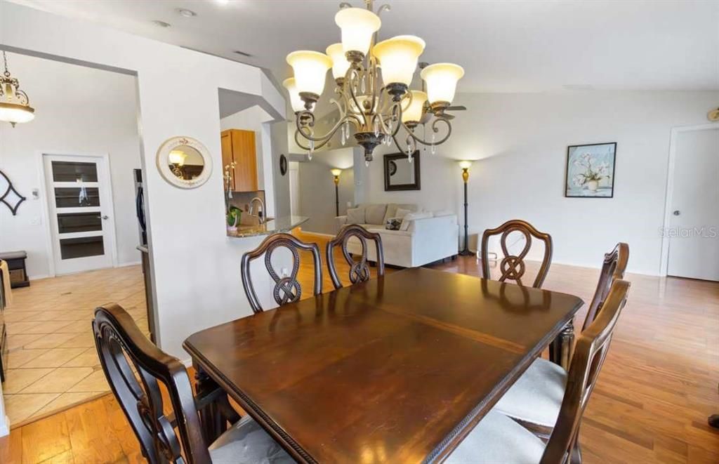 Под контрактом: $329,000 (3 спален, 2 ванн, 1505 Квадратных фут)