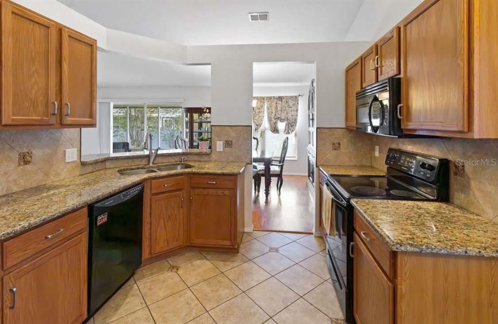 Под контрактом: $329,000 (3 спален, 2 ванн, 1505 Квадратных фут)