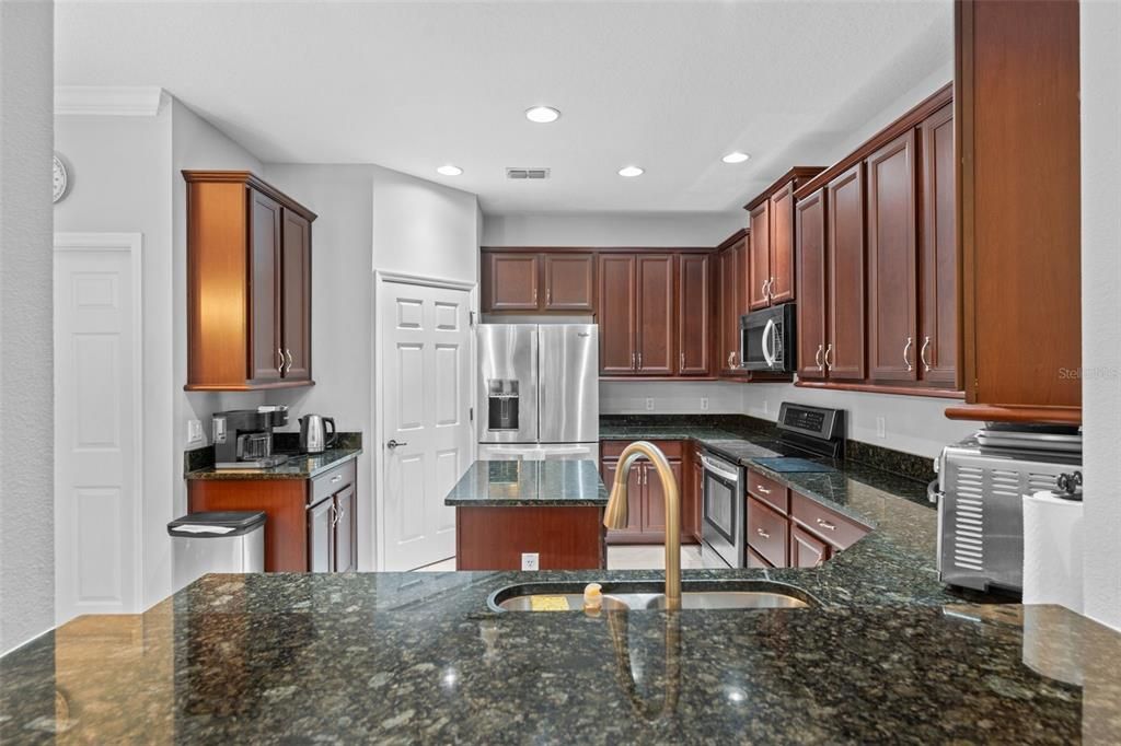 На продажу: $435,000 (3 спален, 2 ванн, 2177 Квадратных фут)