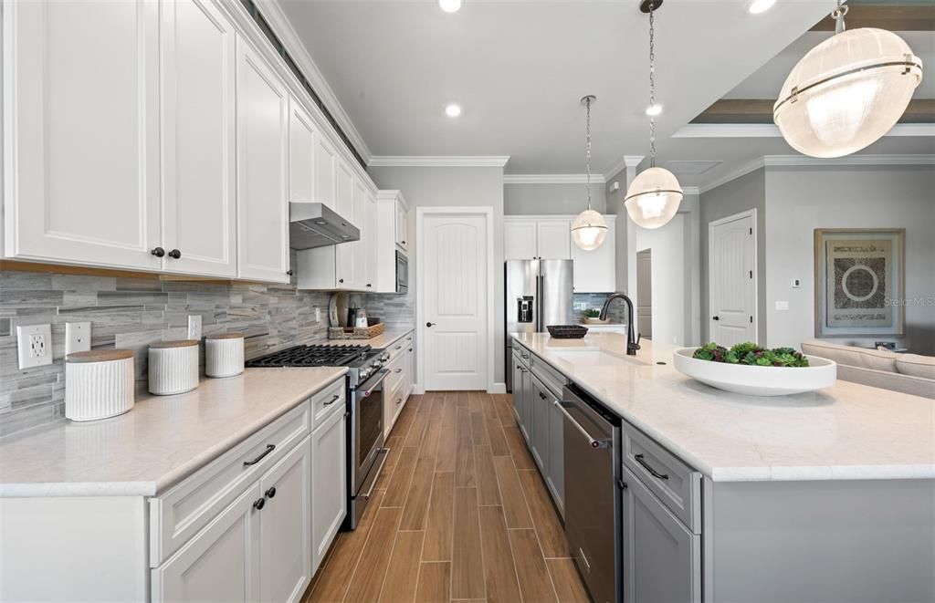 Activo con contrato: $700,000 (2 camas, 2 baños, 2116 Pies cuadrados)