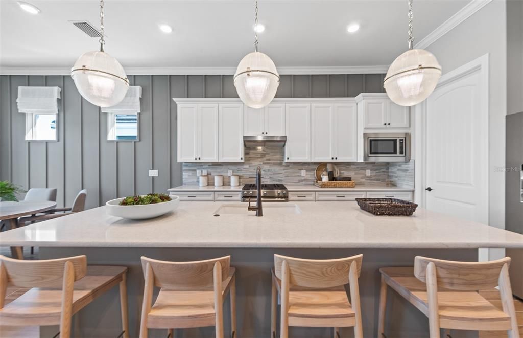 Activo con contrato: $700,000 (2 camas, 2 baños, 2116 Pies cuadrados)