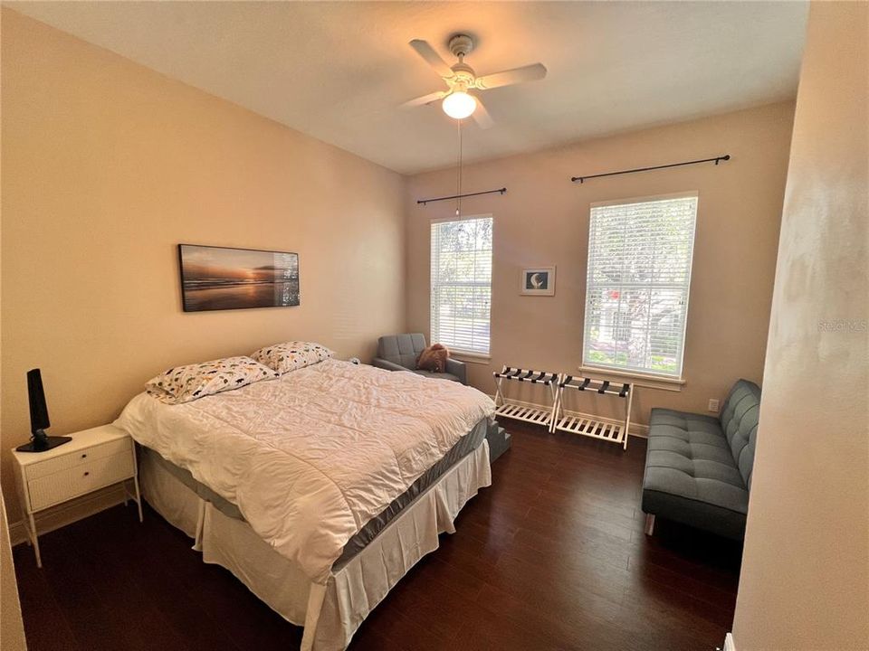 Под контрактом: $3,299 (3 спален, 2 ванн, 3259 Квадратных фут)