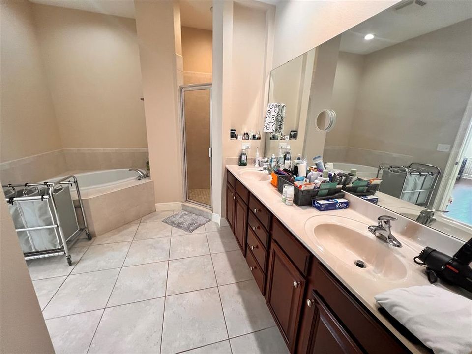 Под контрактом: $3,299 (3 спален, 2 ванн, 3259 Квадратных фут)