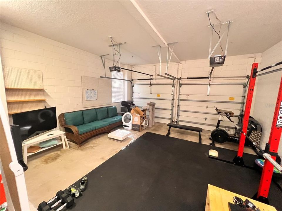 Под контрактом: $3,299 (3 спален, 2 ванн, 3259 Квадратных фут)