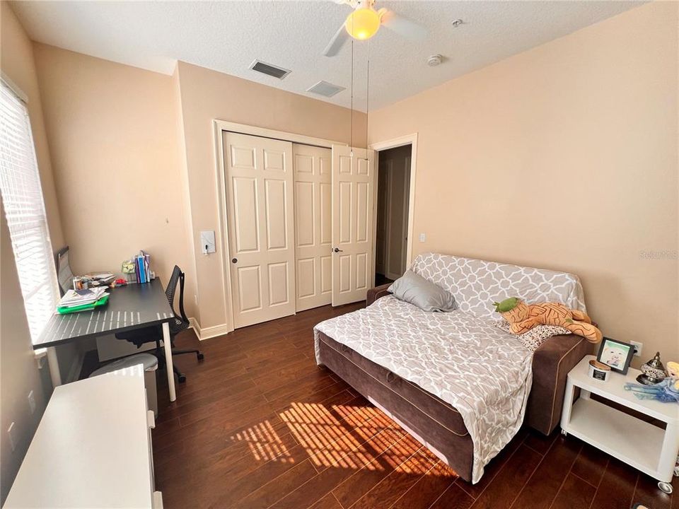 Под контрактом: $3,299 (3 спален, 2 ванн, 3259 Квадратных фут)