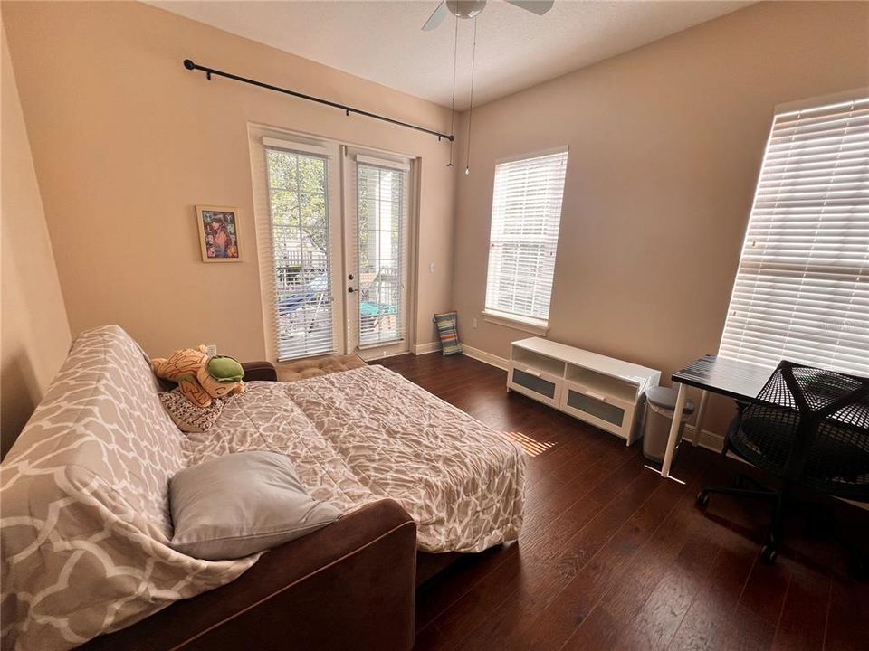 Под контрактом: $3,299 (3 спален, 2 ванн, 3259 Квадратных фут)