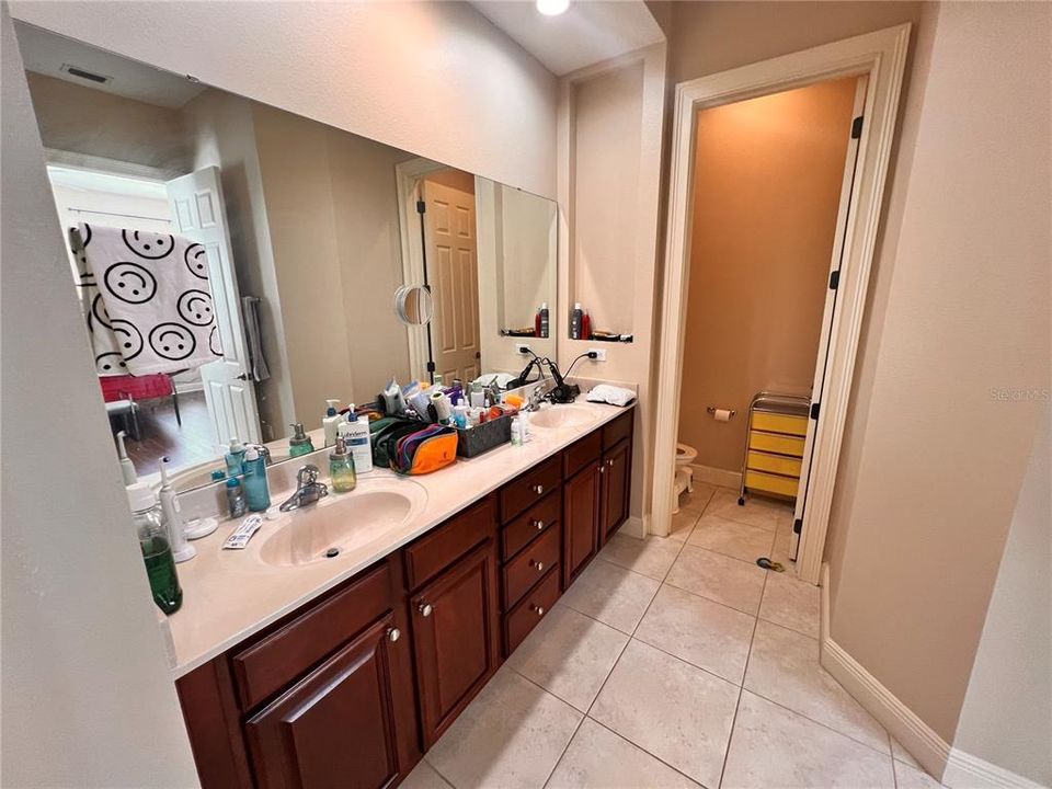 Под контрактом: $3,299 (3 спален, 2 ванн, 3259 Квадратных фут)