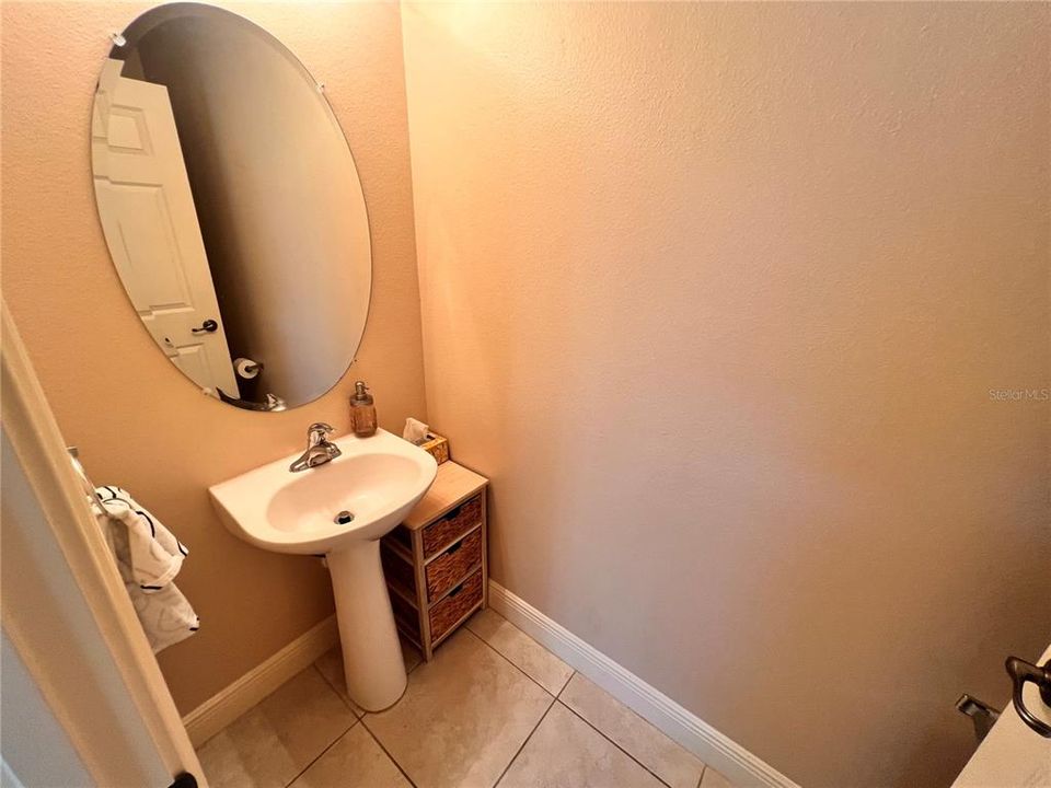 Под контрактом: $3,299 (3 спален, 2 ванн, 3259 Квадратных фут)