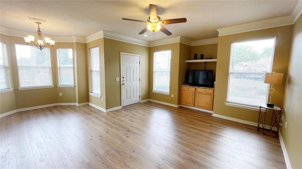 For Sale: $209,000 (2 beds, 2 baths, 1340 Square Feet)