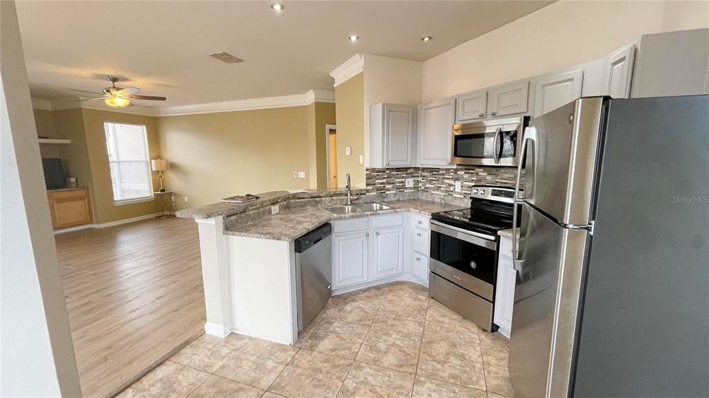 For Sale: $209,000 (2 beds, 2 baths, 1340 Square Feet)