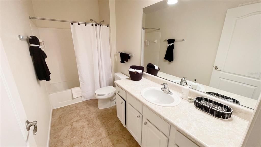 For Sale: $209,000 (2 beds, 2 baths, 1340 Square Feet)