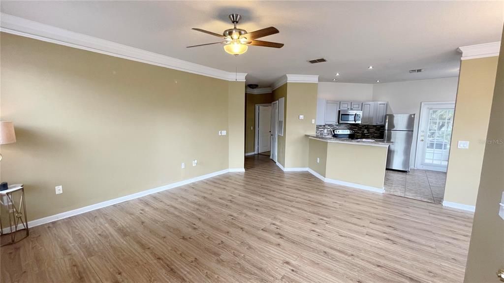 For Sale: $209,000 (2 beds, 2 baths, 1340 Square Feet)