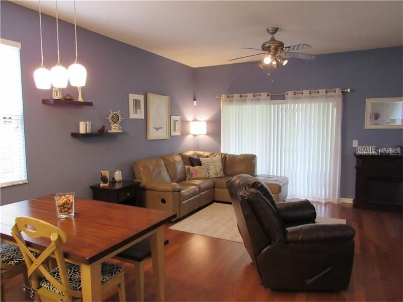 出租: $1,800 (3 贝兹, 2 浴室, 1409 平方英尺)