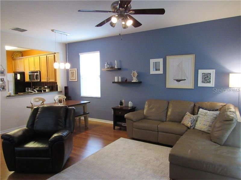 出租: $1,800 (3 贝兹, 2 浴室, 1409 平方英尺)