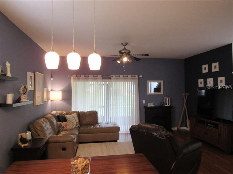 出租: $1,800 (3 贝兹, 2 浴室, 1409 平方英尺)