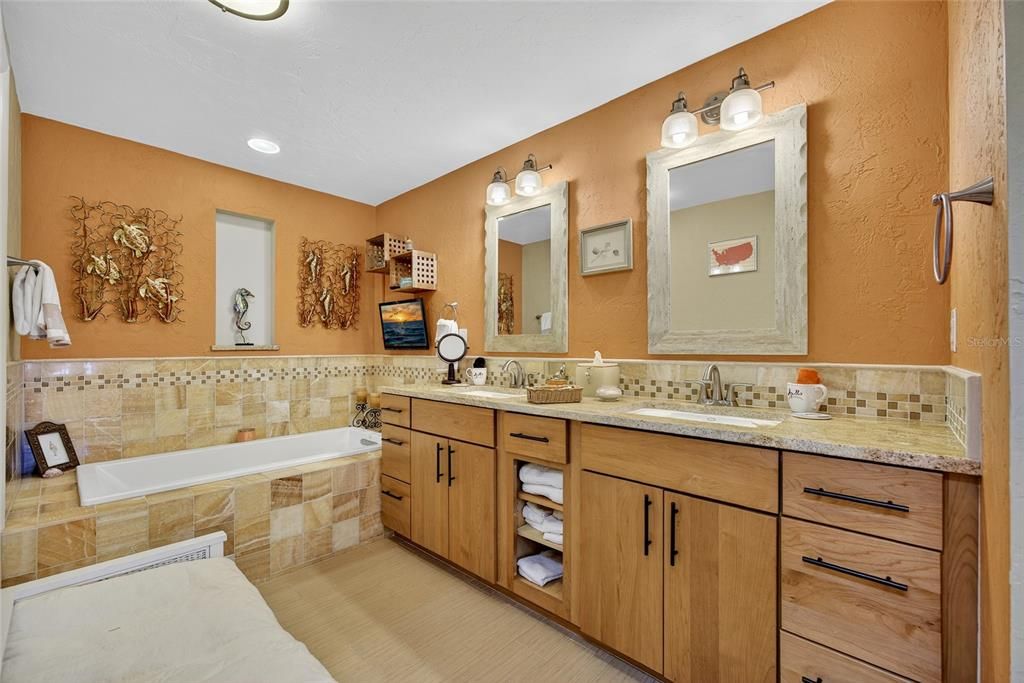 For Sale: $549,000 (3 beds, 2 baths, 1706 Square Feet)