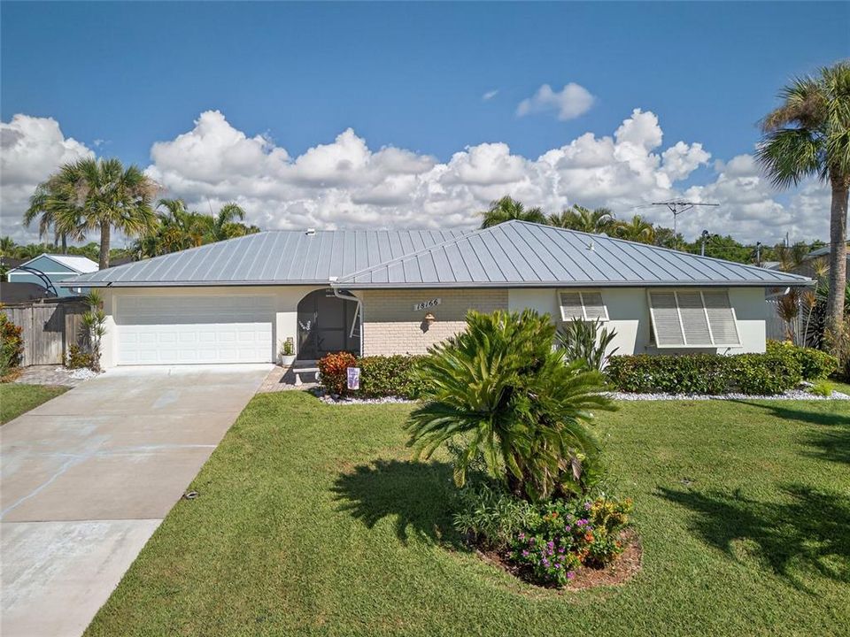 For Sale: $549,000 (3 beds, 2 baths, 1706 Square Feet)