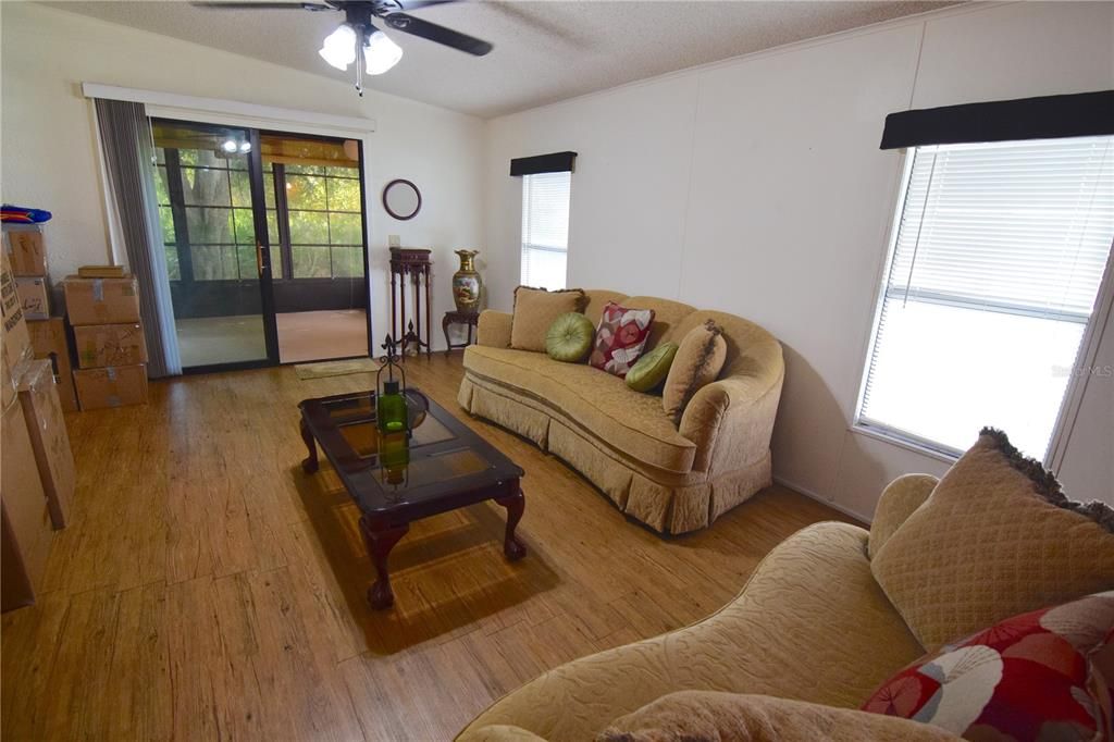 待售: $89,900 (2 贝兹, 2 浴室, 1152 平方英尺)