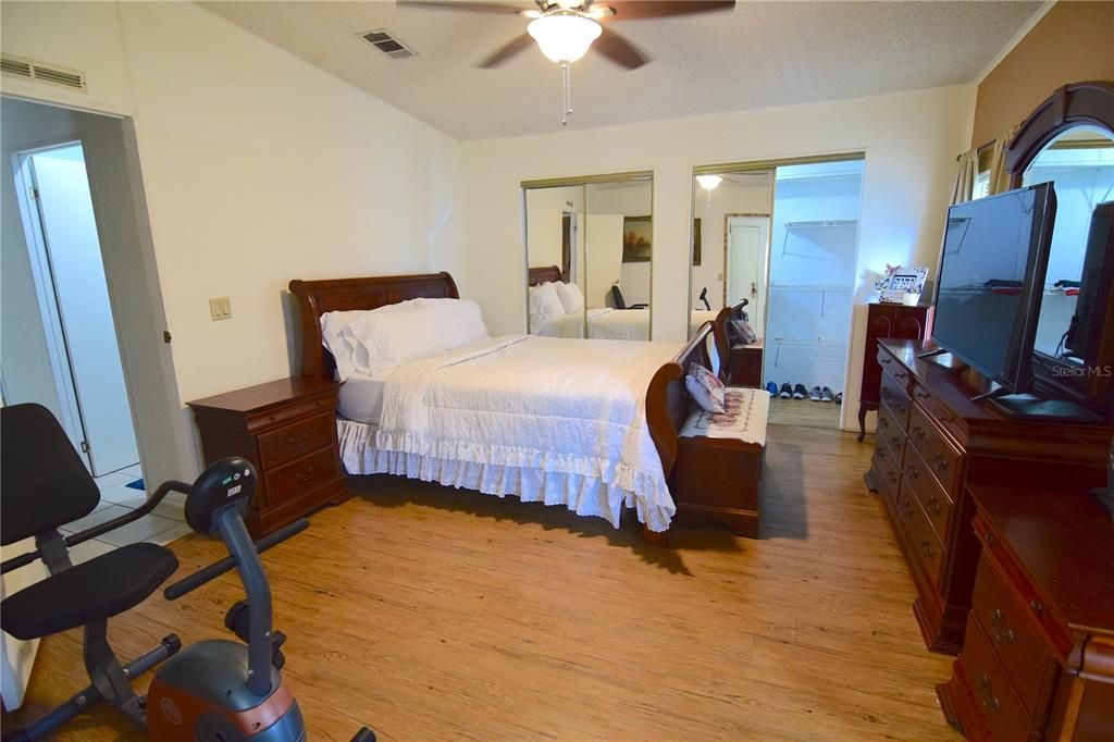 待售: $89,900 (2 贝兹, 2 浴室, 1152 平方英尺)