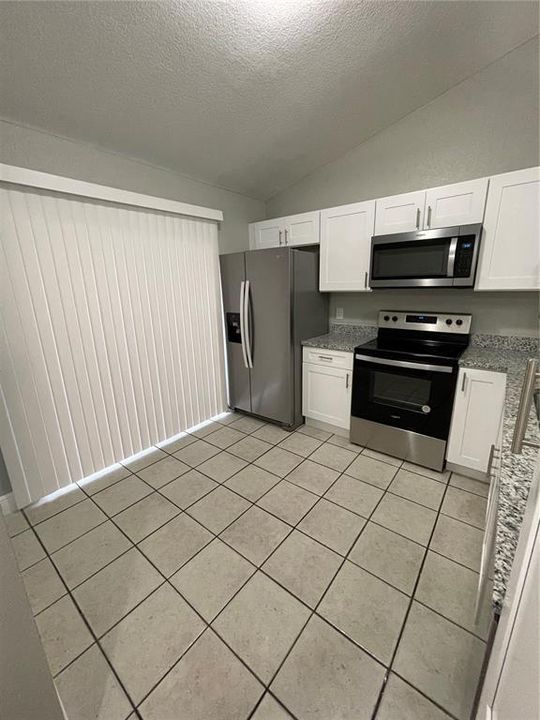 For Rent: $2,000 (2 beds, 2 baths, 954 Square Feet)