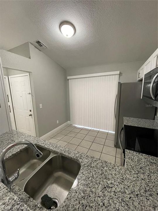 For Rent: $2,000 (2 beds, 2 baths, 954 Square Feet)