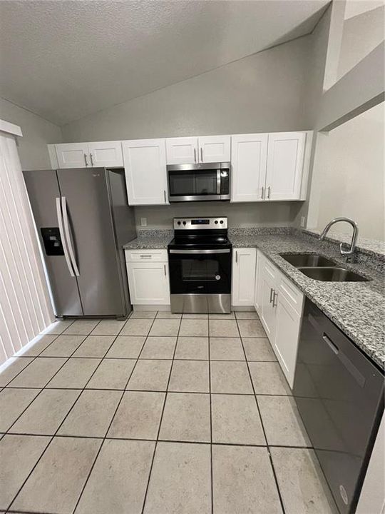 For Rent: $2,000 (2 beds, 2 baths, 954 Square Feet)