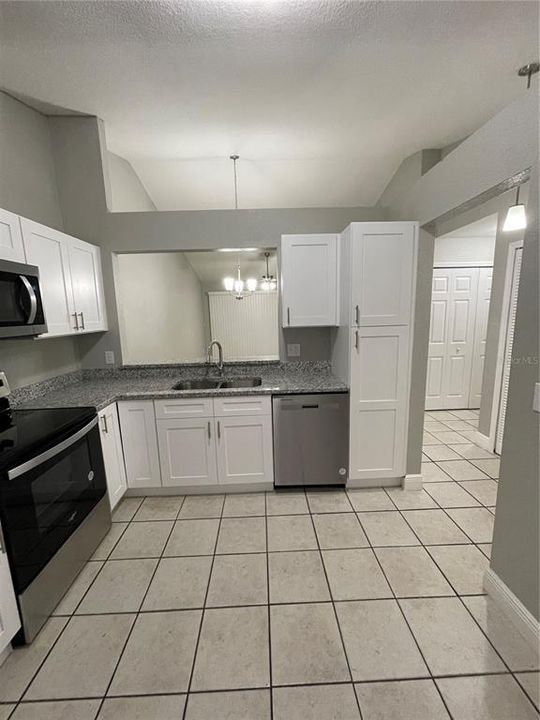 For Rent: $2,000 (2 beds, 2 baths, 954 Square Feet)