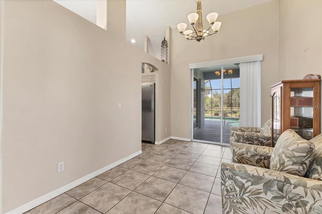 Activo con contrato: $399,000 (4 camas, 2 baños, 2144 Pies cuadrados)