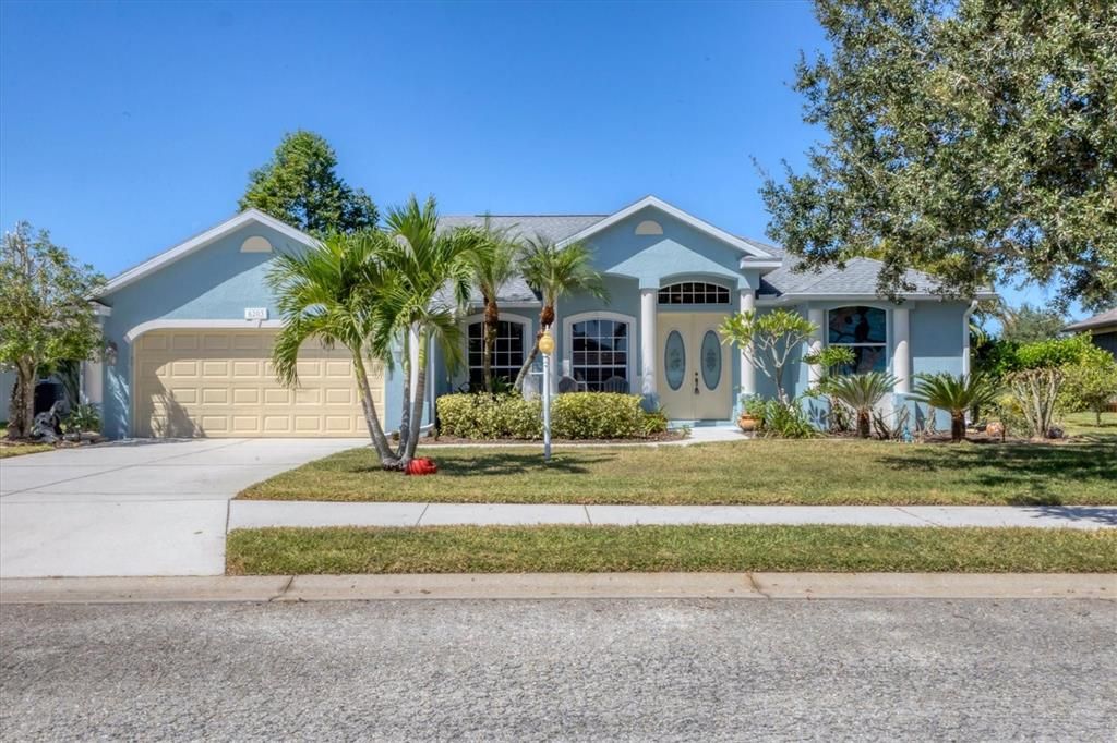 Activo con contrato: $399,000 (4 camas, 2 baños, 2144 Pies cuadrados)