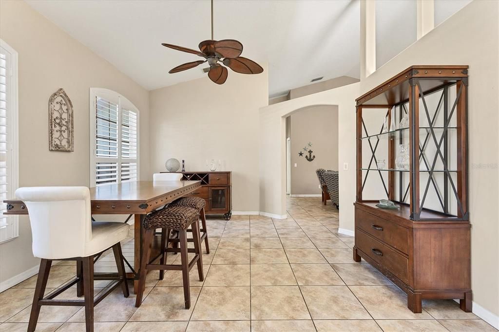 Activo con contrato: $399,000 (4 camas, 2 baños, 2144 Pies cuadrados)