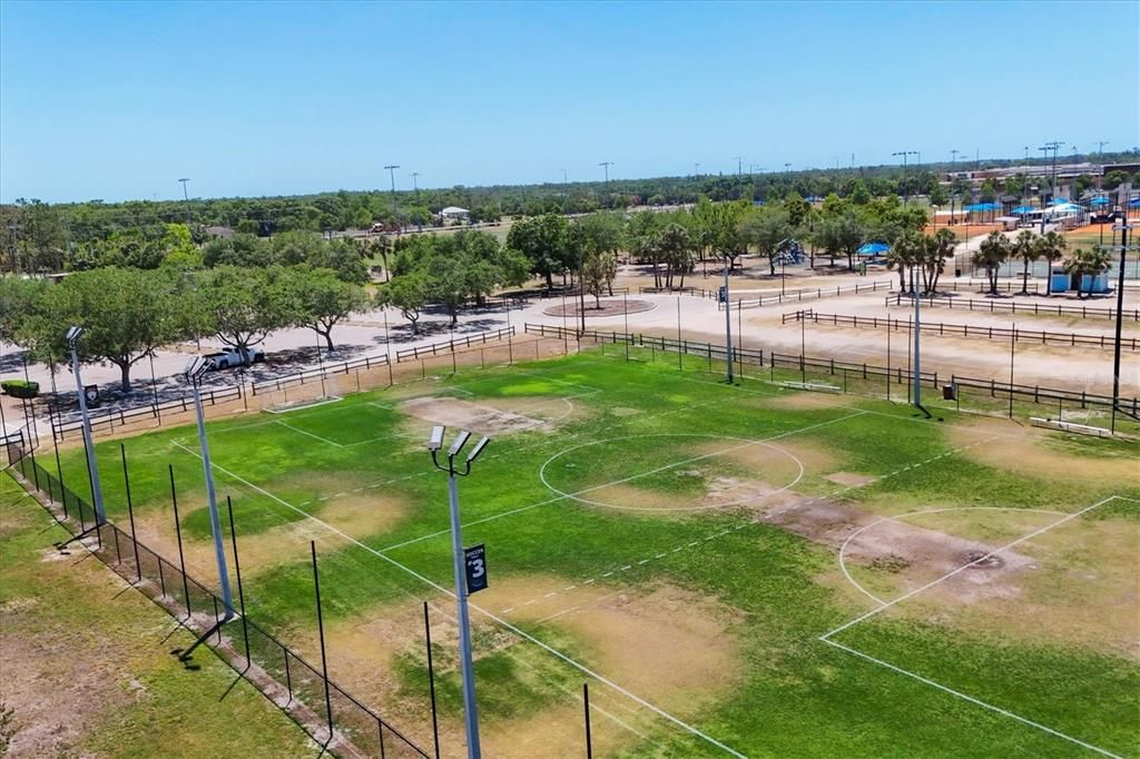 Activo con contrato: $399,000 (4 camas, 2 baños, 2144 Pies cuadrados)