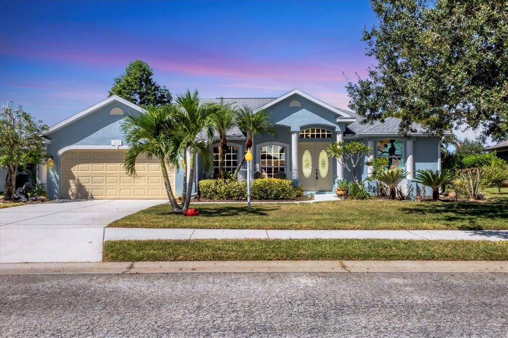 Activo con contrato: $399,000 (4 camas, 2 baños, 2144 Pies cuadrados)