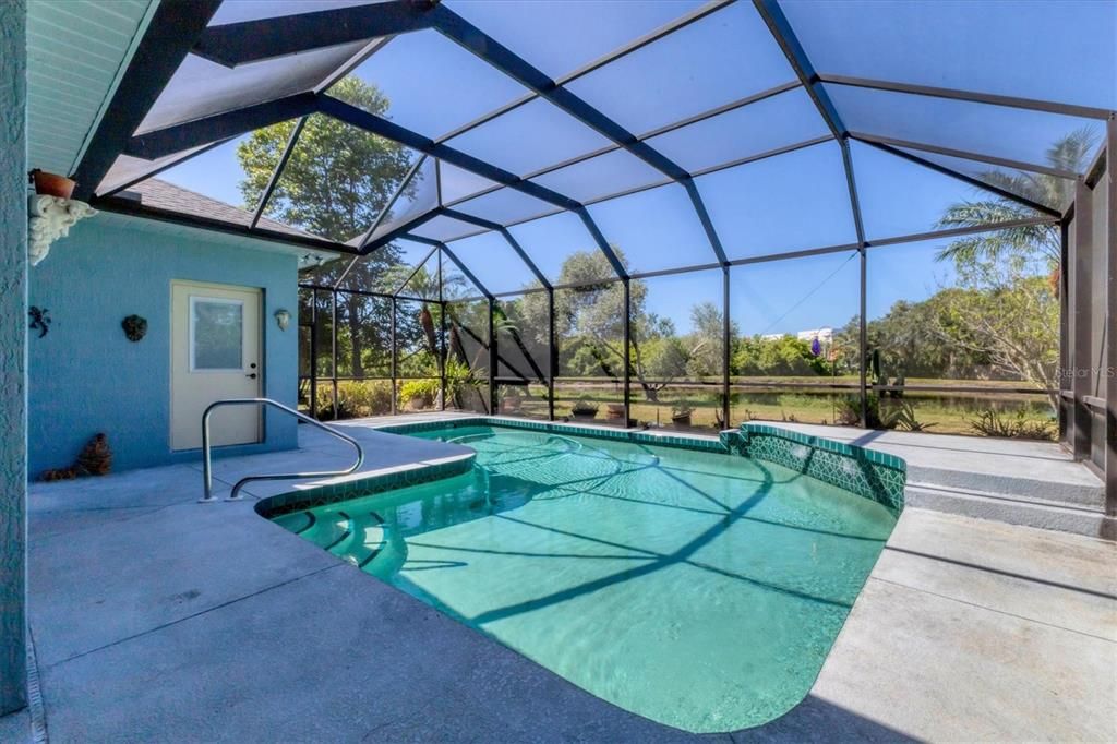 Activo con contrato: $399,000 (4 camas, 2 baños, 2144 Pies cuadrados)