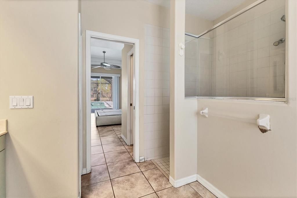 Activo con contrato: $399,000 (4 camas, 2 baños, 2144 Pies cuadrados)