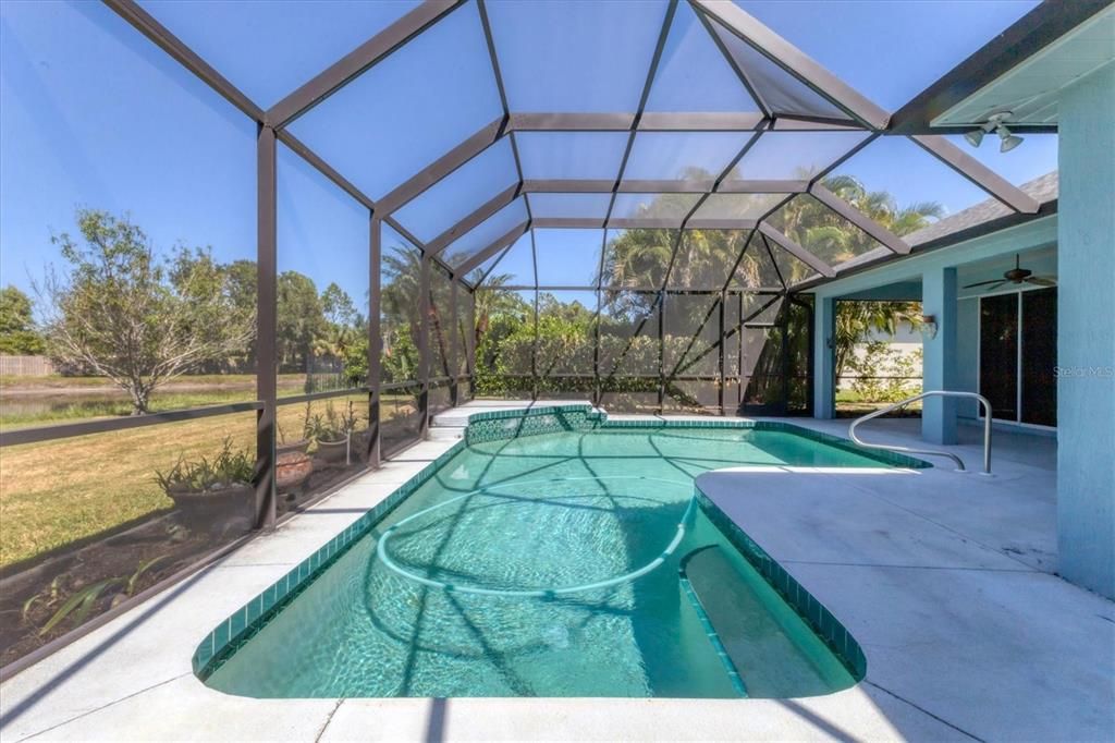 Activo con contrato: $399,000 (4 camas, 2 baños, 2144 Pies cuadrados)