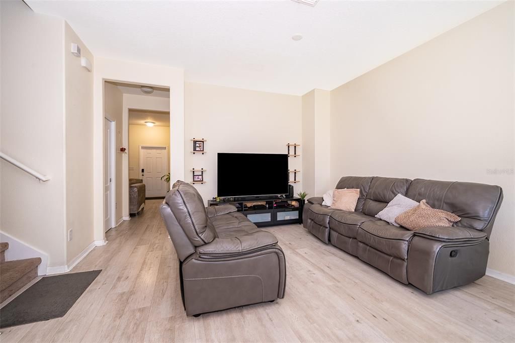 For Rent: $2,250 (3 beds, 2 baths, 1549 Square Feet)