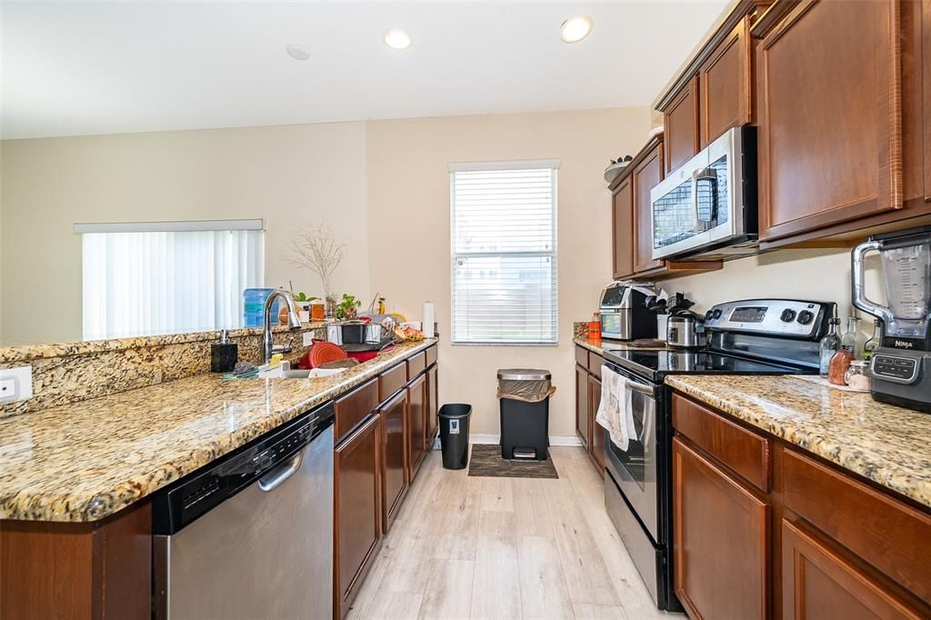 For Rent: $2,250 (3 beds, 2 baths, 1549 Square Feet)