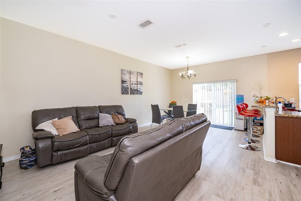 For Rent: $2,250 (3 beds, 2 baths, 1549 Square Feet)