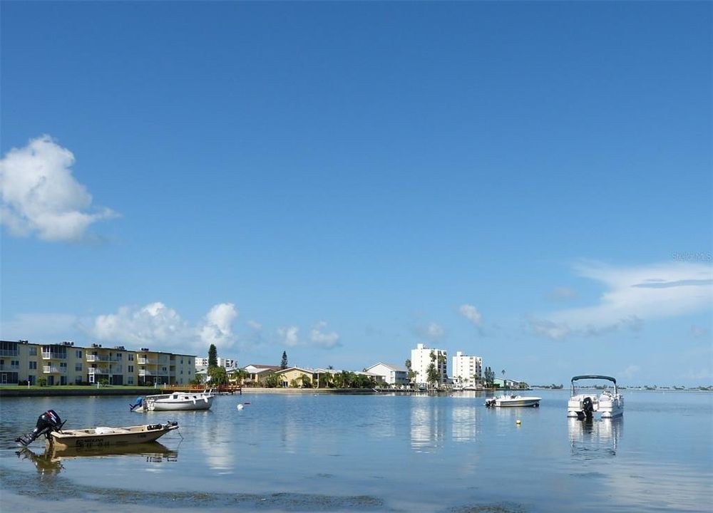 出租: $2,995 (2 贝兹, 1 浴室, 930 平方英尺)