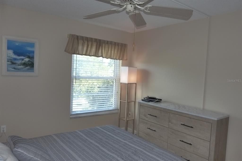 出租: $2,995 (2 贝兹, 1 浴室, 930 平方英尺)