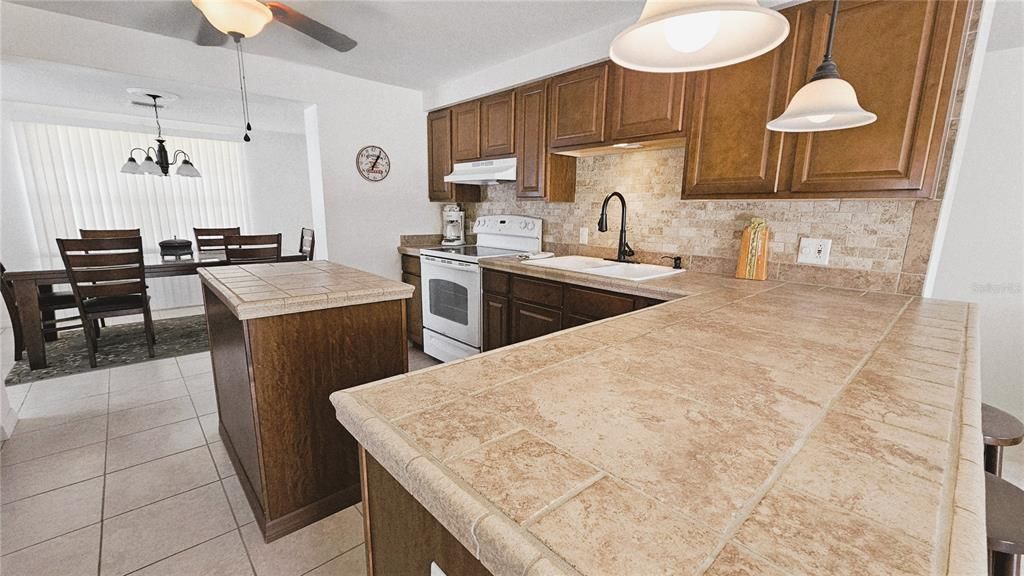 В аренду: $2,900 (2 спален, 1 ванн, 957 Квадратных фут)