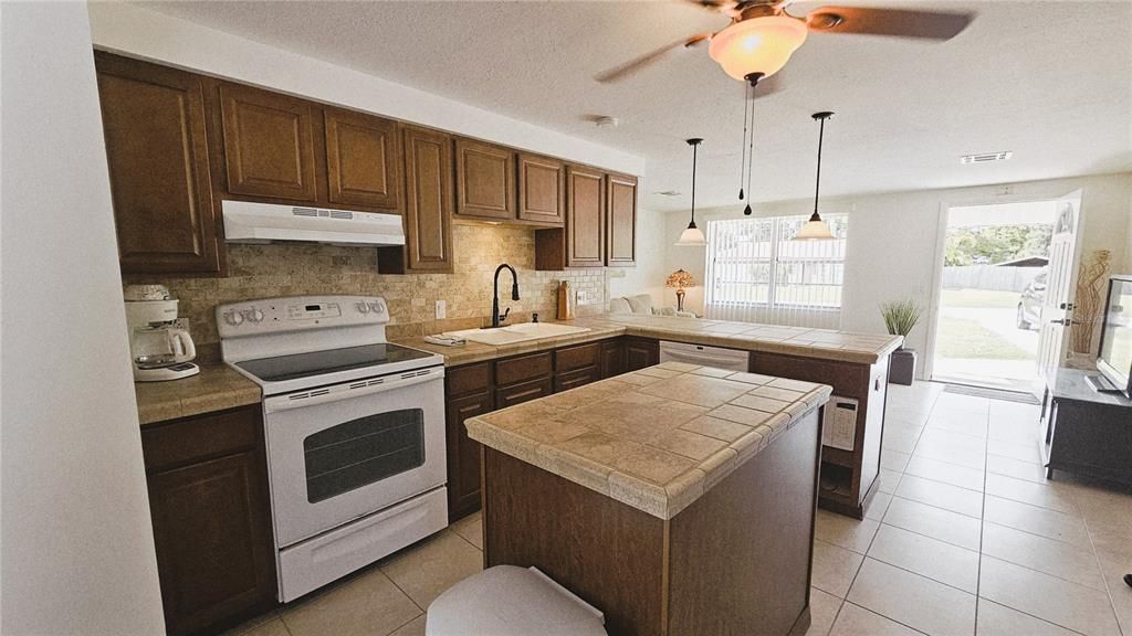 В аренду: $2,900 (2 спален, 1 ванн, 957 Квадратных фут)