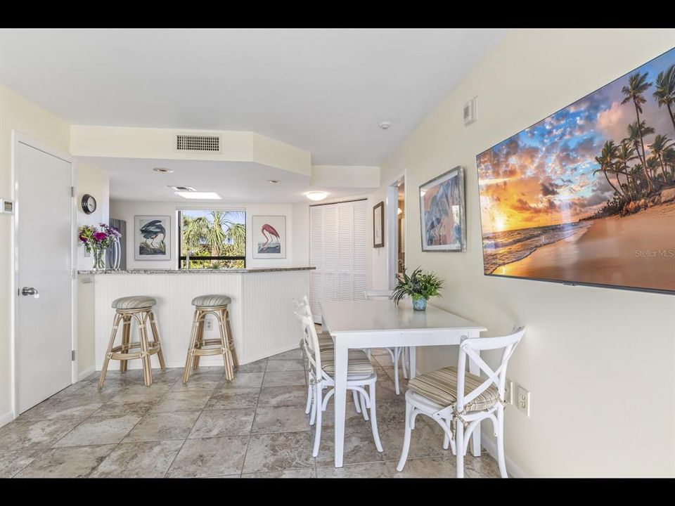 待售: $899,000 (1 贝兹, 1 浴室, 730 平方英尺)