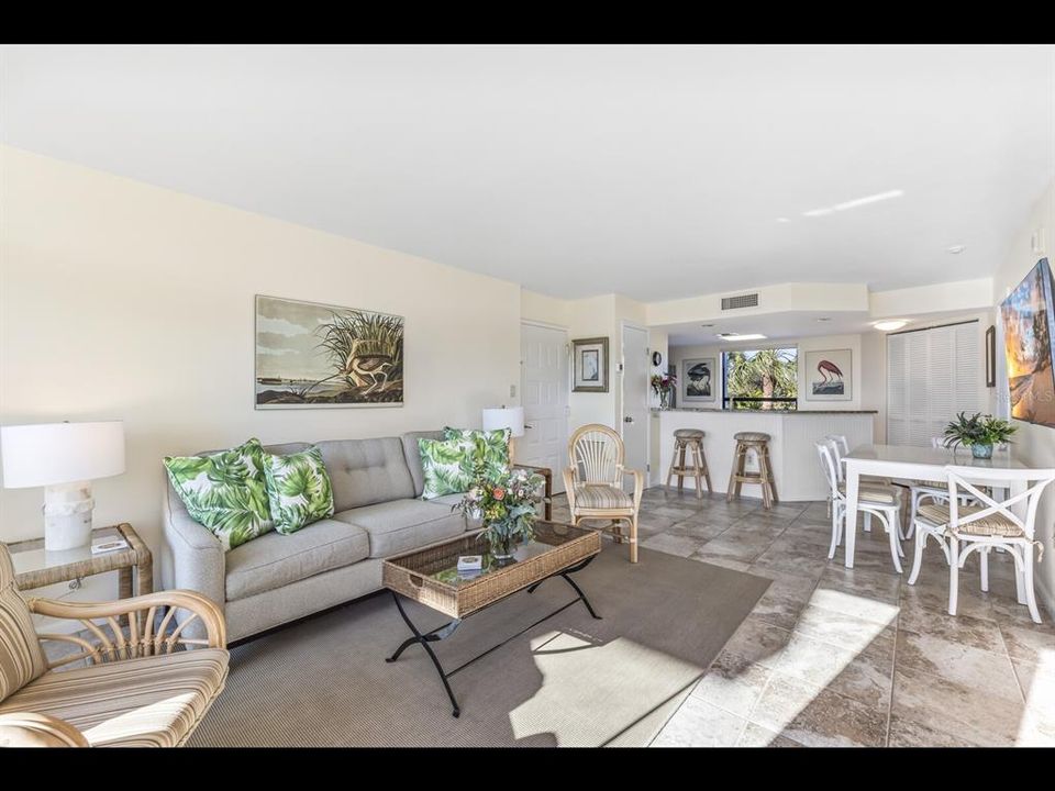 待售: $899,000 (1 贝兹, 1 浴室, 730 平方英尺)