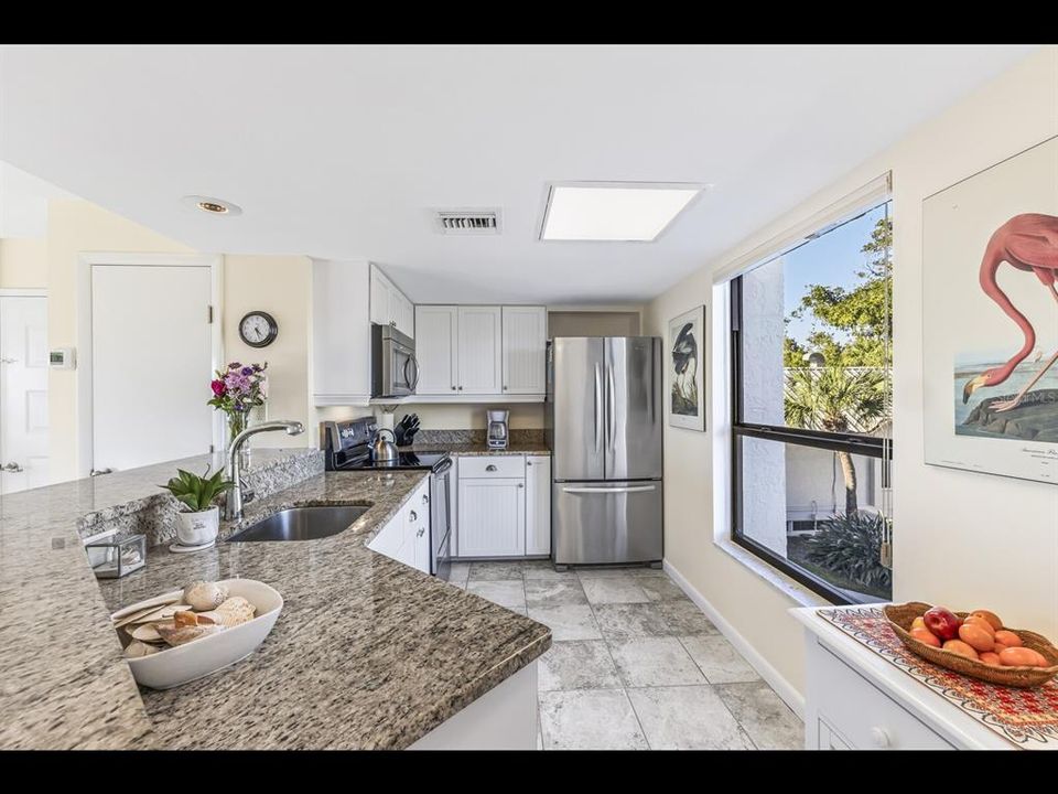 待售: $899,000 (1 贝兹, 1 浴室, 730 平方英尺)